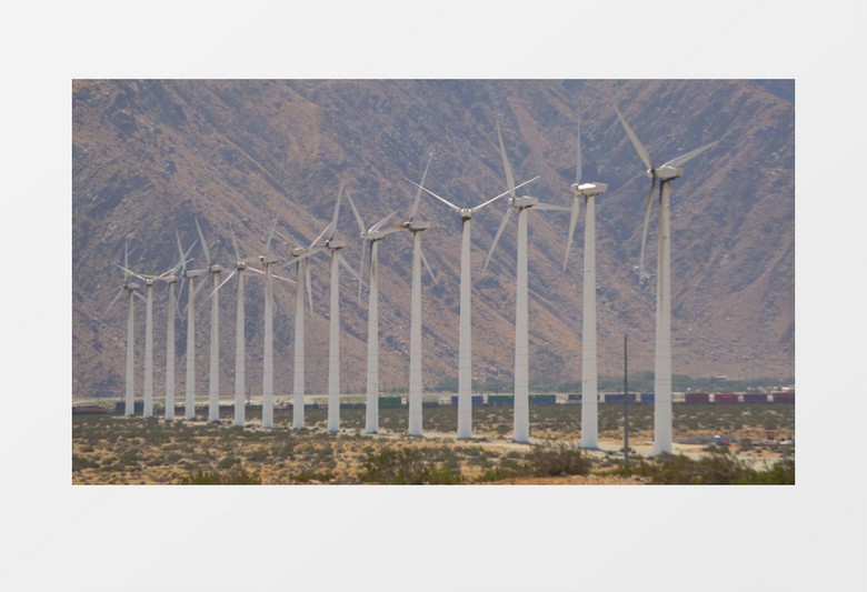 大山旁边风车实拍视频