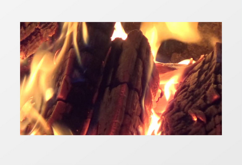 实拍燃烧中的木炭火焰视频素材