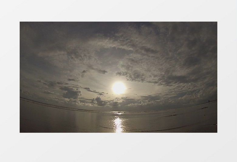 耀眼明亮的日光下波光粼粼的海岸美丽的景色实拍视频素材