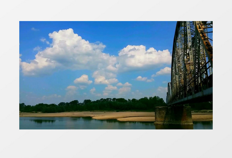自然景观夏天蓝色天空河流桥梁铁路实拍视频素材