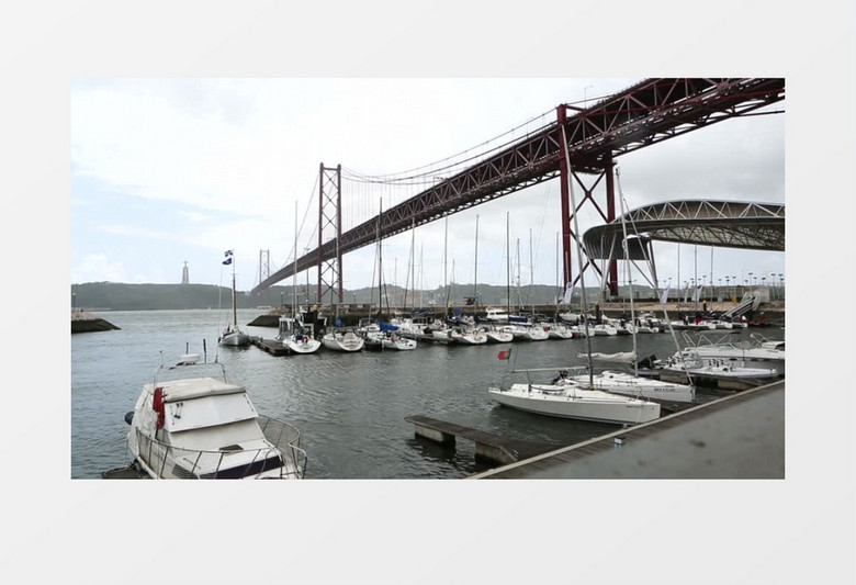 城市海洋船坞码头船只停靠悬索桥实拍视频素材
