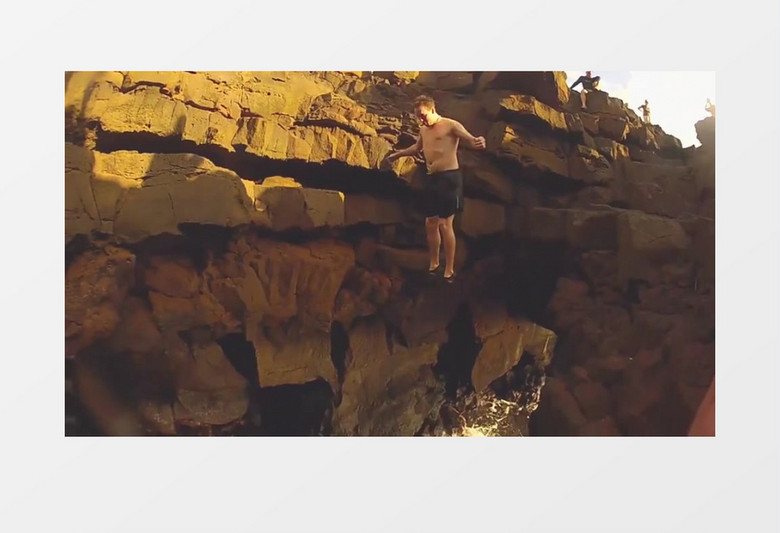 极限挑战近景攀岩跳水实拍视频素材