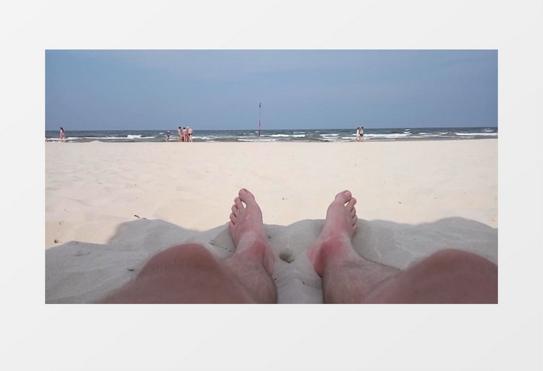 夏季乌泽多姆海滩近距离拍摄男人度假休闲实拍视频素材