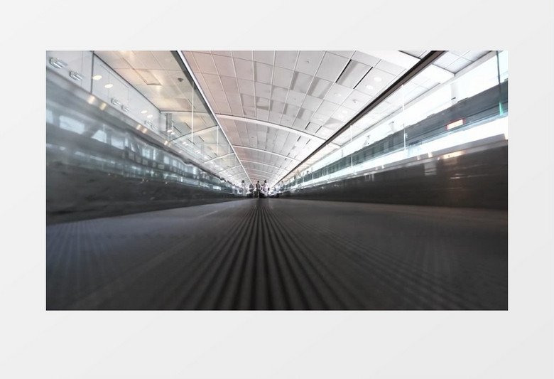 白天仰视拍摄机场自动扶梯移动行人运输实拍视频素材