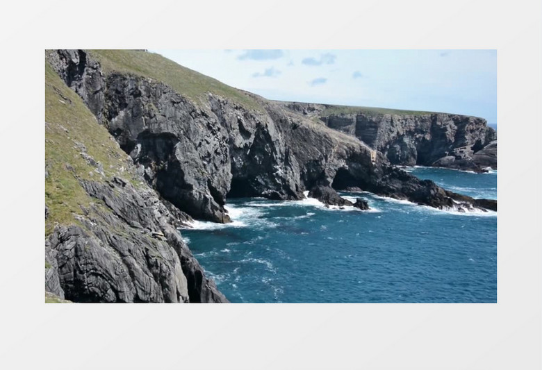白天户外爱尔兰岩质海岸海边悬崖实拍视频素材