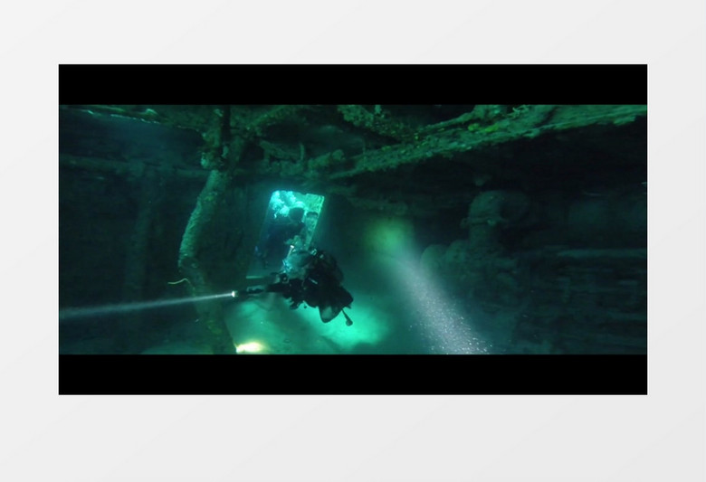 高清实拍潜水员潜入水底探索新世界实拍视频素材
