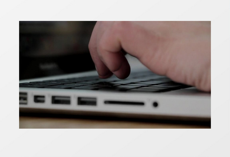 近距离拍摄手指敲击操作笔记本键盘实拍视频素材
