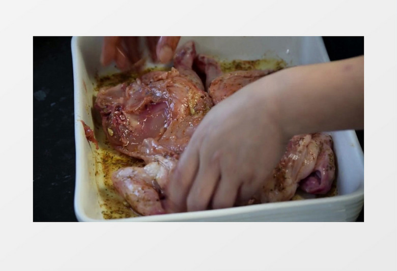 实拍厨师吃力鸡及烹饪鸡肉的过程视频素材