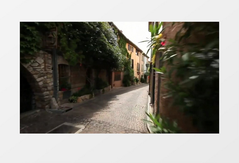 快速高清拍摄白天行走在外国城市戛纳街道小巷实拍视频素材