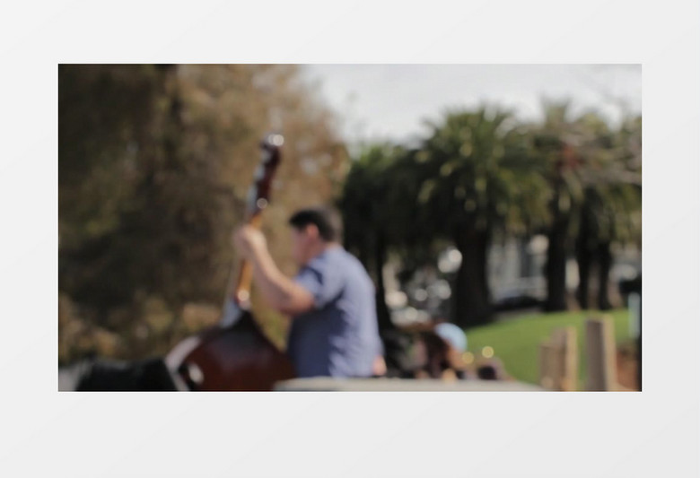 公园大提琴演奏实拍视频素材