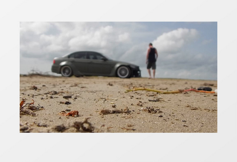 沙滩驾车离开实拍视频素材