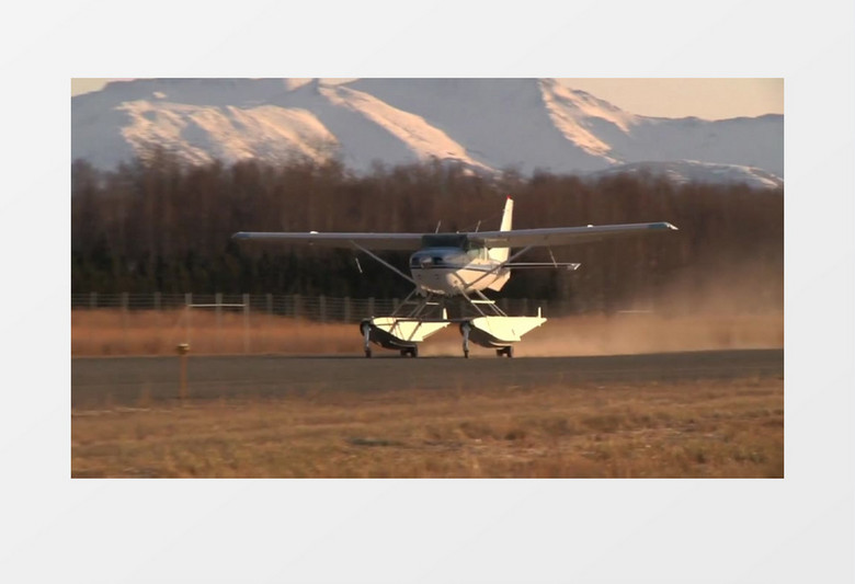 秋天飞机飞行员跑道飞行实拍视频素材