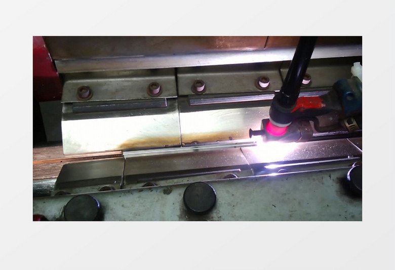 自动化焊机工作作业实拍视频素材