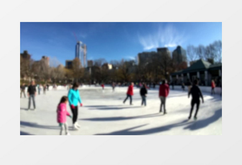 溜冰场滑冰的人群模糊散景实拍视频素材