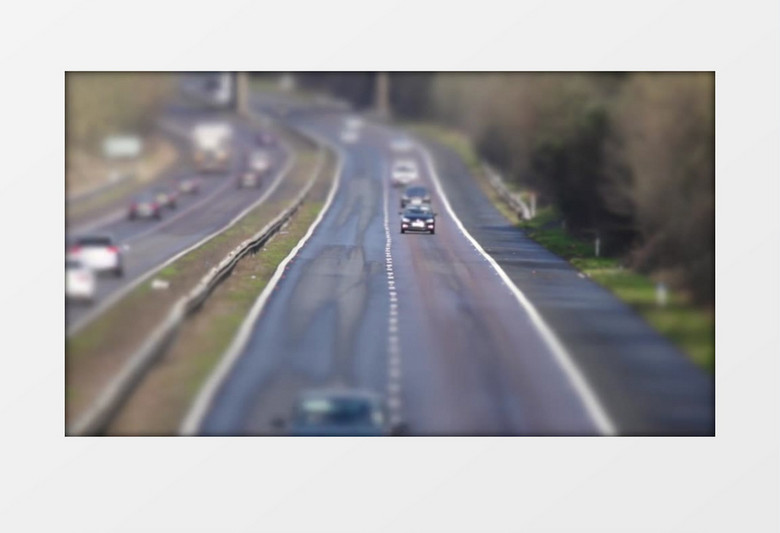 远景拍摄公路上往来不断疾驰的汽车实拍视频素材