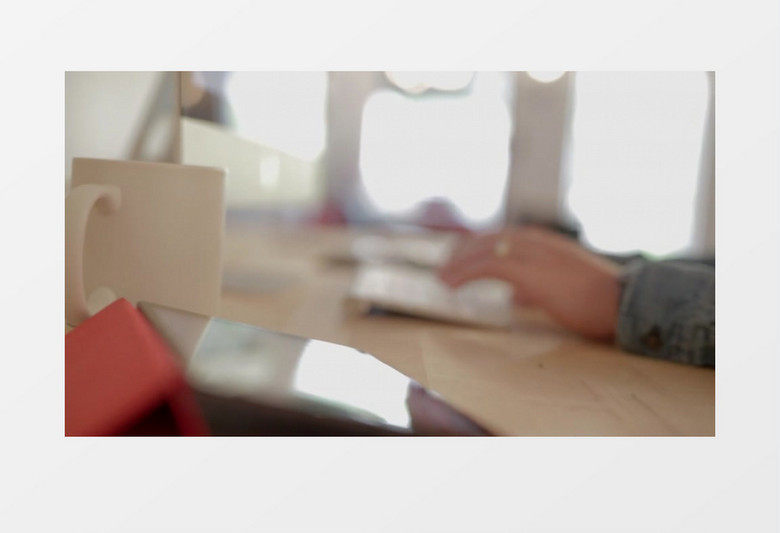 局部拍摄商务人士使用电脑键盘电子设备等办公场景视频视频素材