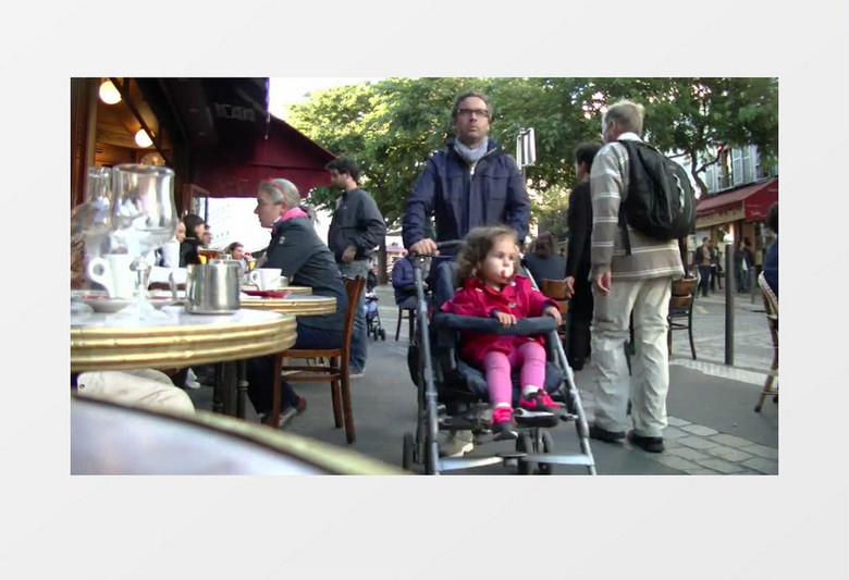 法国巴黎街头咖啡馆人头涌动实拍视频