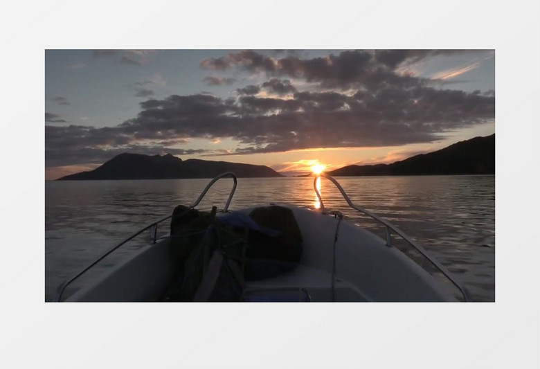 实拍在夕阳下乘快艇乘风破浪实拍视频素材