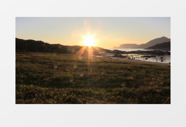 高清拍摄海边落日余晖里的美景以及在海岸上行走的人实拍视频素材