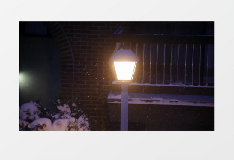 圣诞节夜里的暴风雪实拍视频