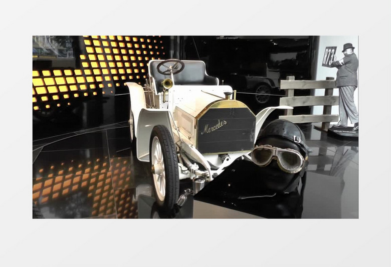 高清近距离拍摄古老的汽车模型和头盔实拍视频素材