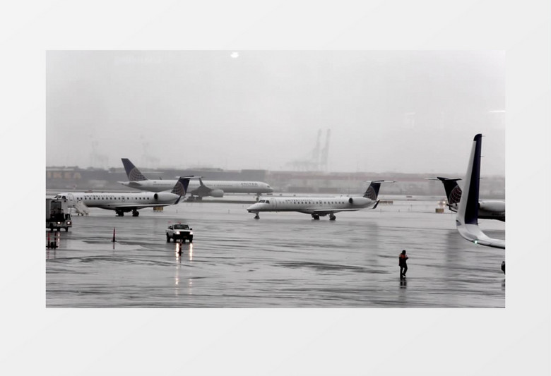 高清实拍雨后的停机坪忙碌有序的场景实拍视频素材