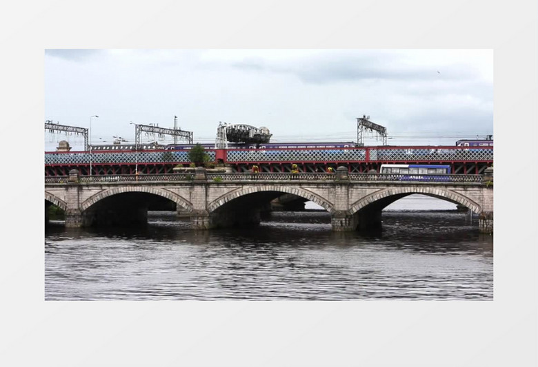 高清拍摄城市市中心高架桥高铁桥高铁火车驶过实拍视频素材