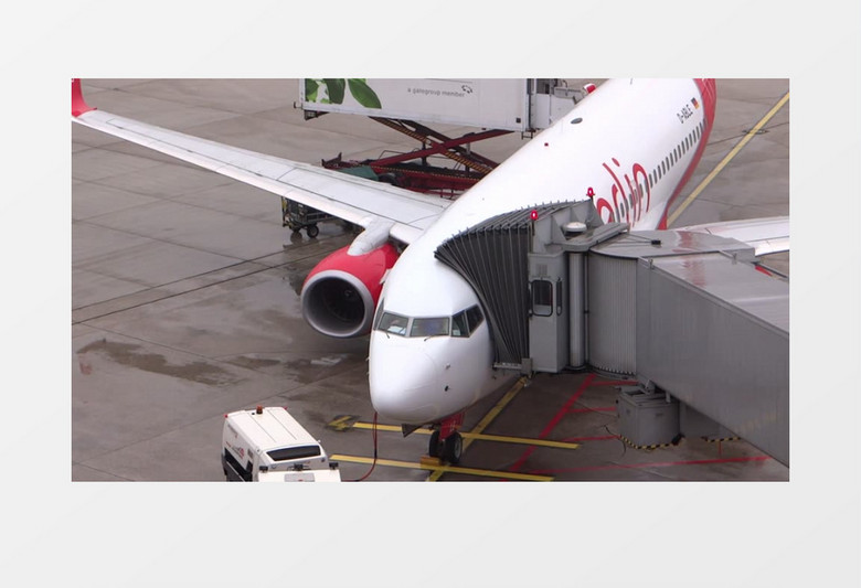 高清实拍飞机在飞机场检修实拍视频素材