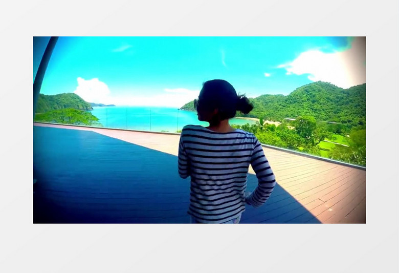 高清近距离拍摄夏天加勒比海度假旅行女孩奔跑实拍视频素材