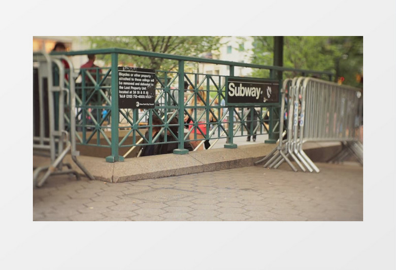 高清实拍在地铁口行色匆匆的人们实拍视频素材