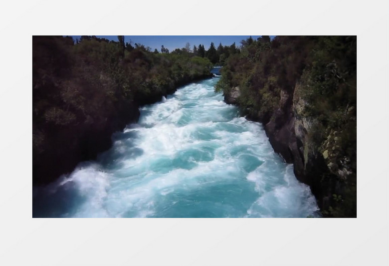 近距离拍摄山涧清澈流水汹涌澎湃激流实拍视频素材