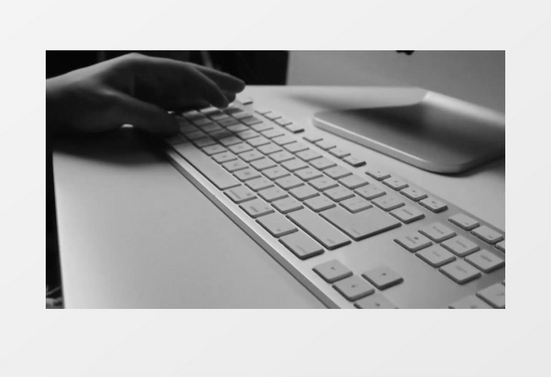 黑白镜头近距离拍摄人移动鼠标键盘使用电脑办公实拍视频素材