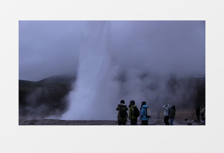 火山爆发旅游者旅行实拍视频