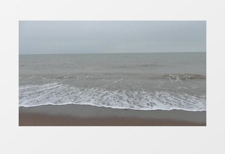 海边海水冲向沙滩实拍视频素材