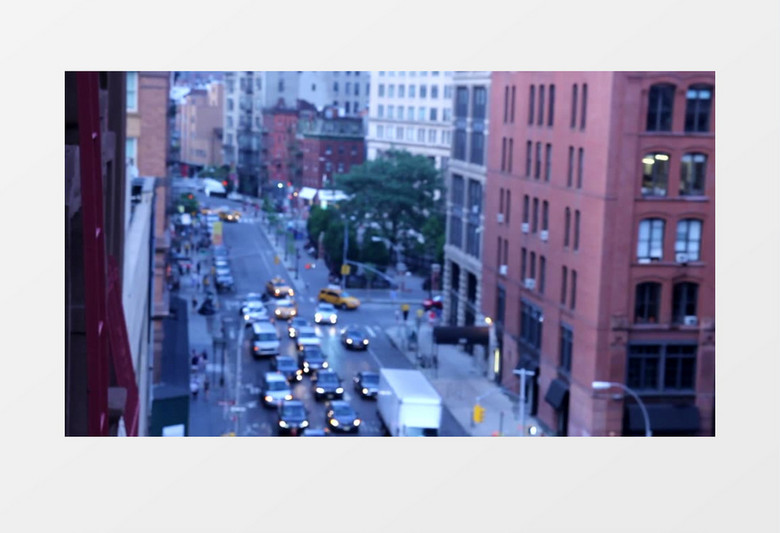 城市黄昏街头道路模糊散景实拍视频素材