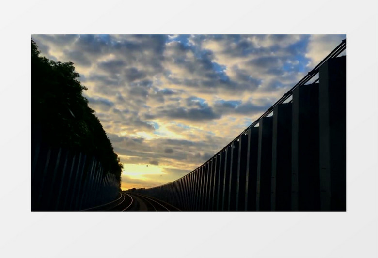 侧面拍摄傍晚黄昏暮光下缓缓驶过的列车实拍视频素材