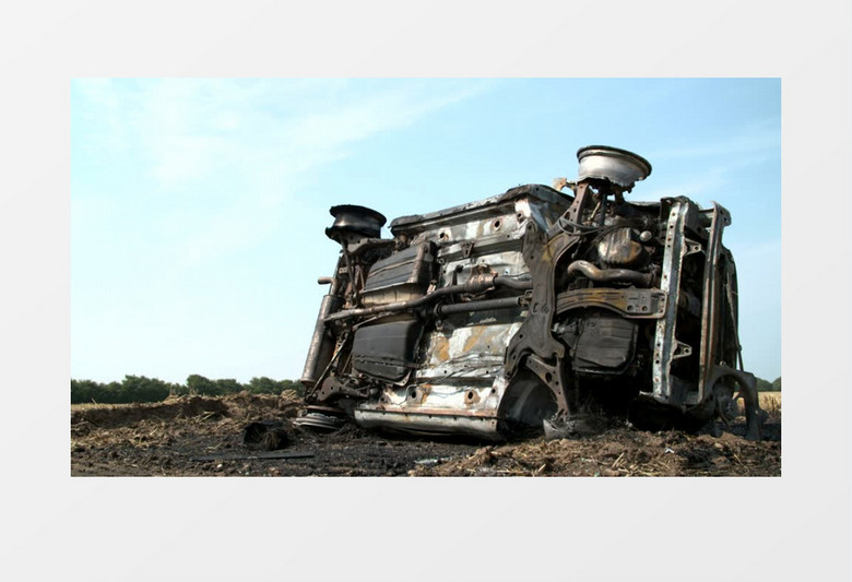 高清实拍悬崖边废弃的汽车翻倒在地实拍视频素材