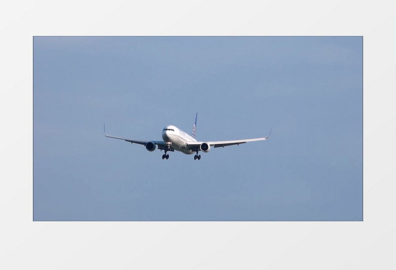 高清拍摄户外白天美国航空公司喷气式飞机机场降落着陆实拍视频素材