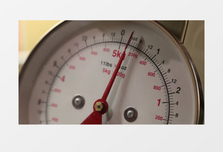 杆秤测重物品近距离高清实拍视频素材