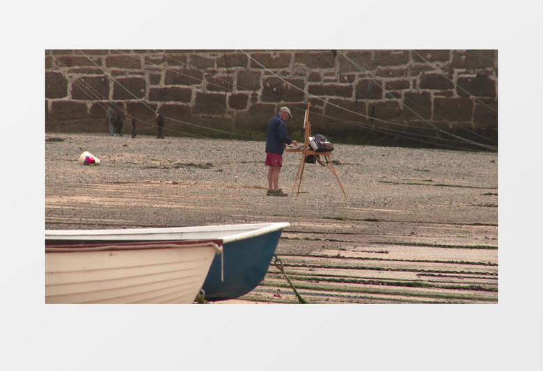 海滩上作画的艺术家实拍视频素材