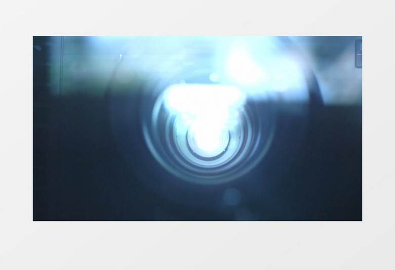 黑暗中的投影仪器灯光镜头灯光闪烁实拍视频素材