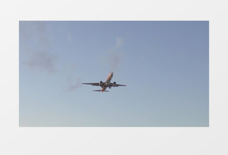 高清实拍飞机在蓝蓝的天空中稳稳的飞行实拍视频素材mp4