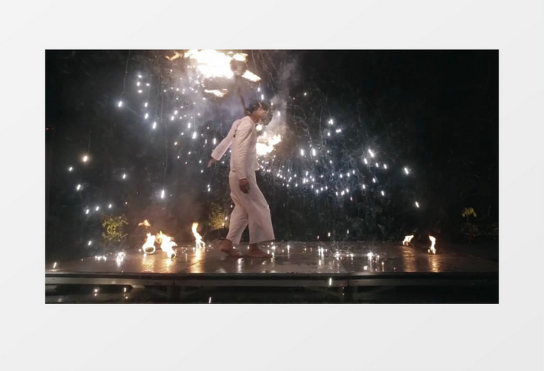 火焰舞者的火焰燃烧表演mov视频素材