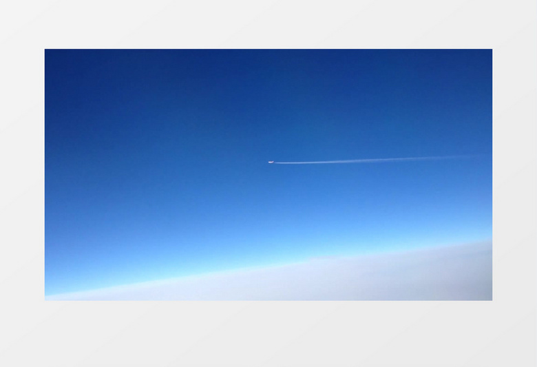 高清远景拍摄天空中游客乘飞机旅行实拍视频