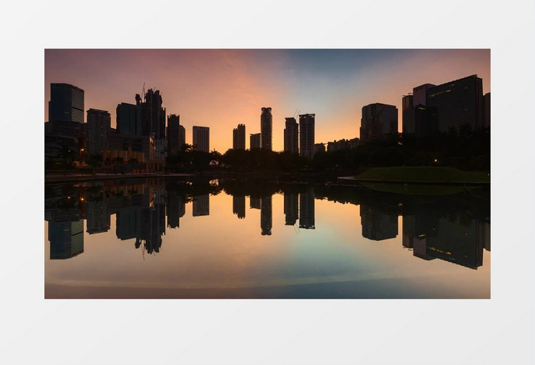  傍晚城市的灯光时间流逝实拍视频