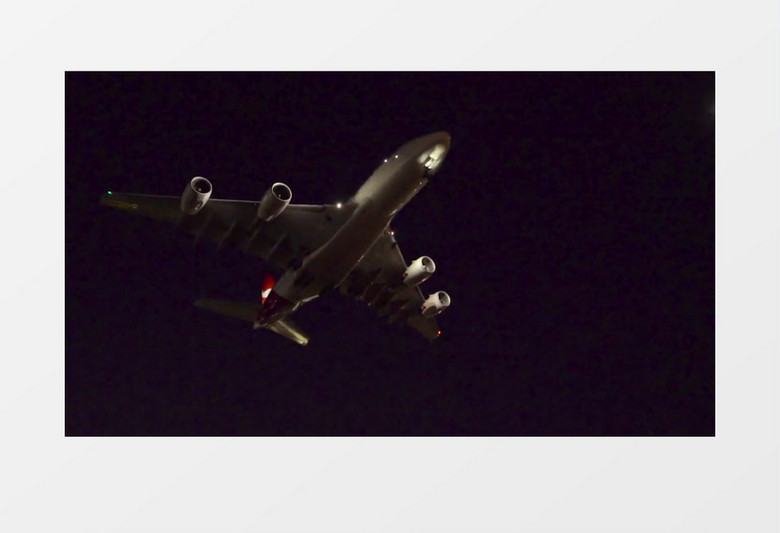 飞机夜晚在天空中飞行实拍视频素材