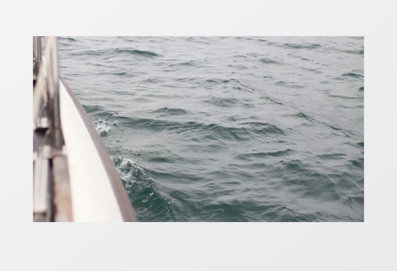 高清实拍快艇在经过海面时的海水变化实拍视频素材
