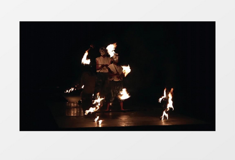 演出中表演者的火焰表演实拍视频素材