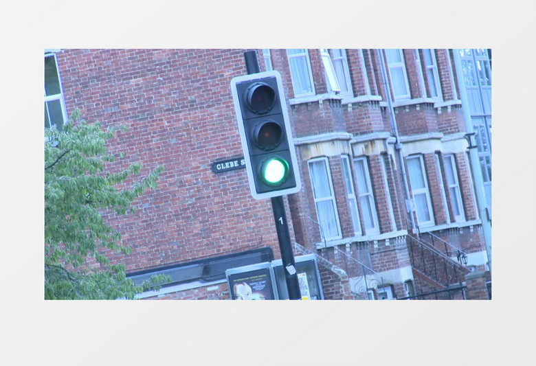 路口交通信号灯变化指引通行实拍视频素材