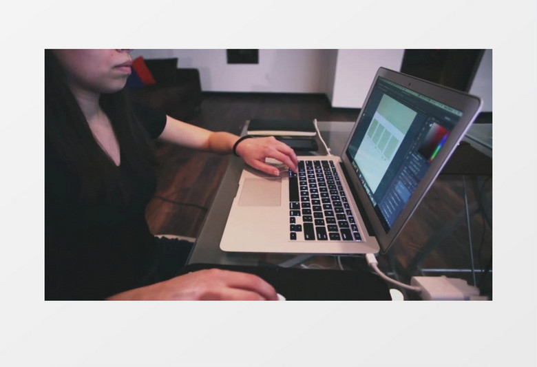 企业员工用笔记本工作实拍视频MP4